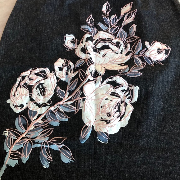 Mac & Jac Black Denim Jean Stretch Mini Skirt With Embroidered Flowers Size 4 - Picture 4 of 9